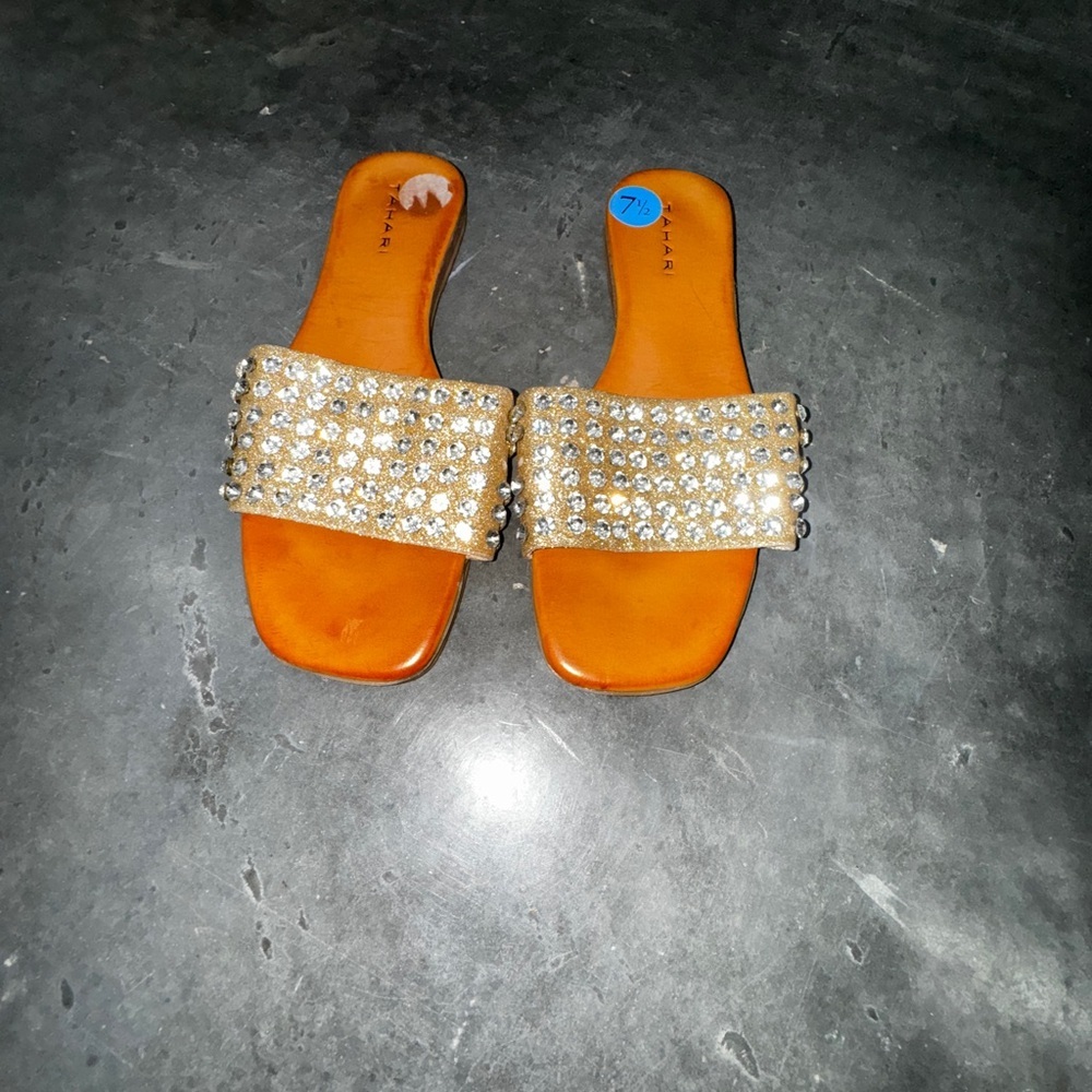 TAHARI SANDALS